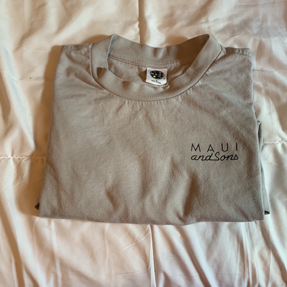 Cropped lose grey tshirt with cool graphics on the back